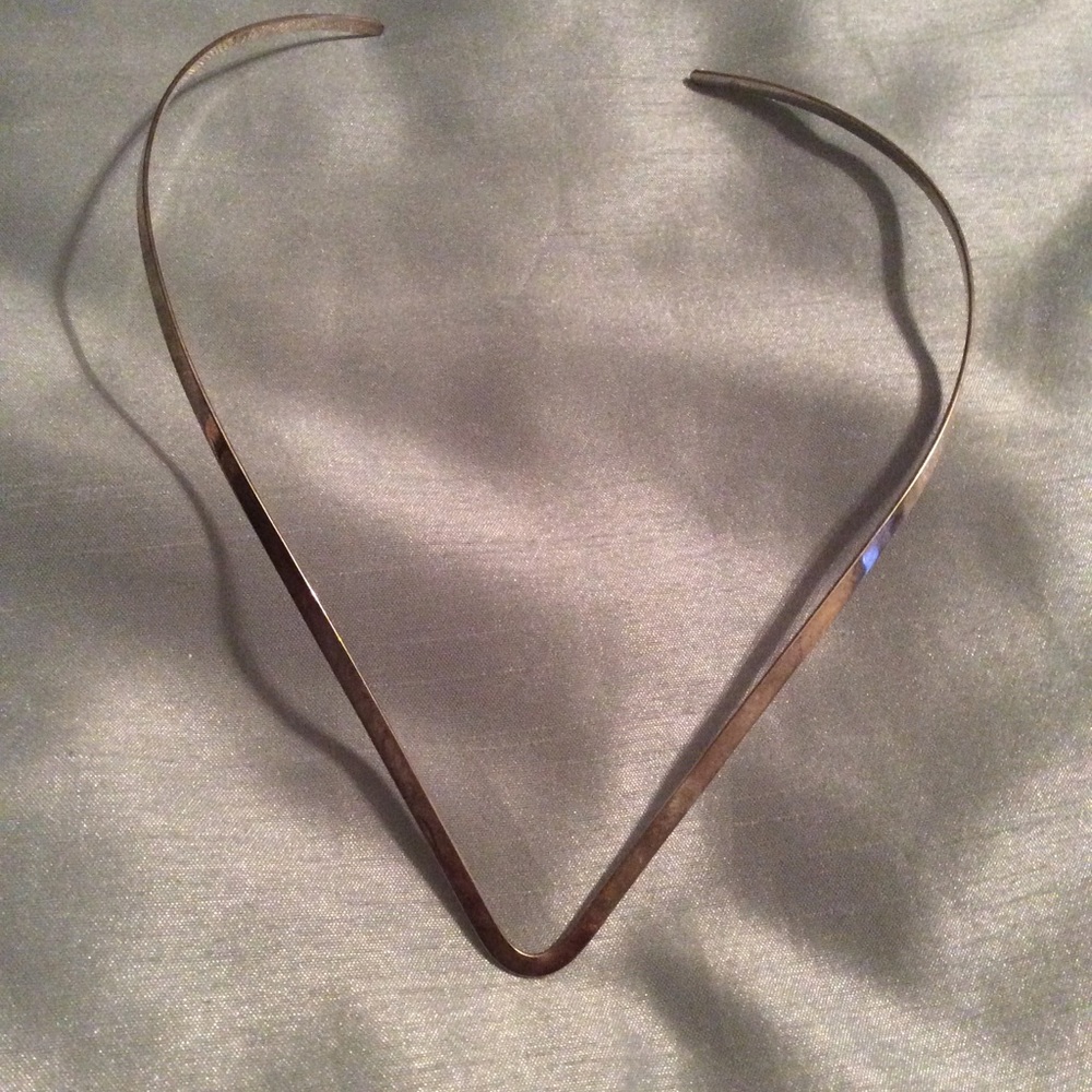 V Neck Choker
